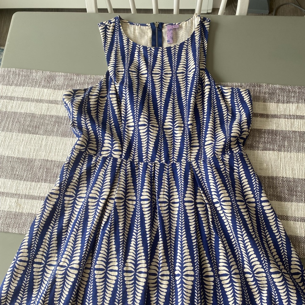 Size large dress only worn once